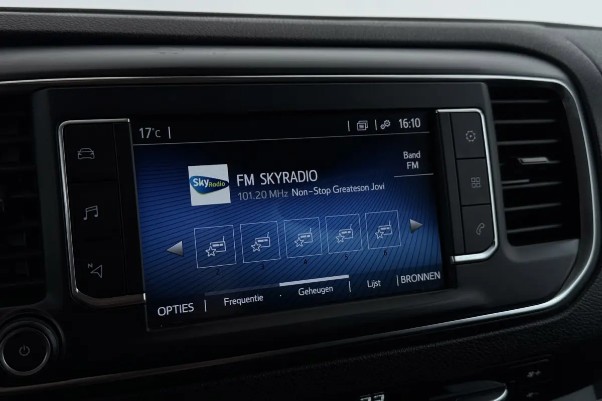 2.0 D-4D Professional | Trekhaak | L3 | Betimmering | Climate Control | Camera | AUTOMAAT |