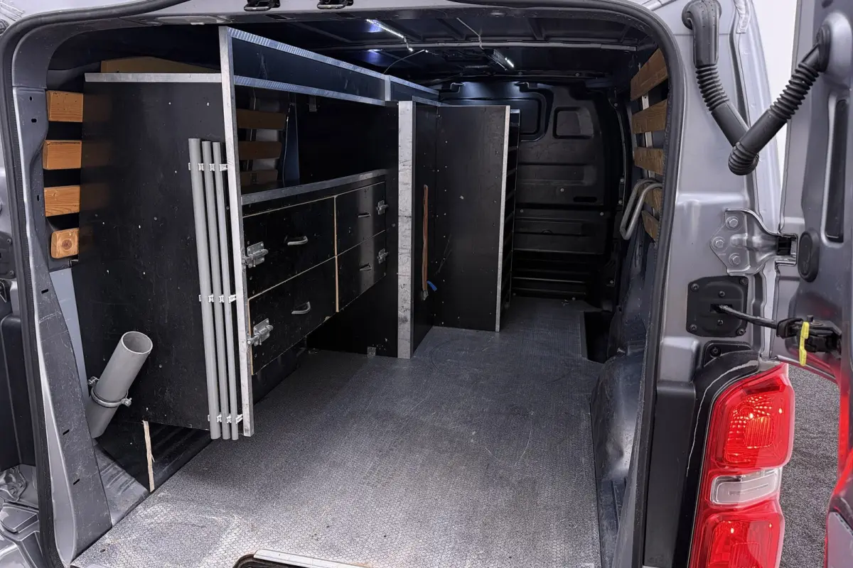 2.0 D-4D Professional | Trekhaak | L3 | Betimmering | Climate Control | Camera | AUTOMAAT |