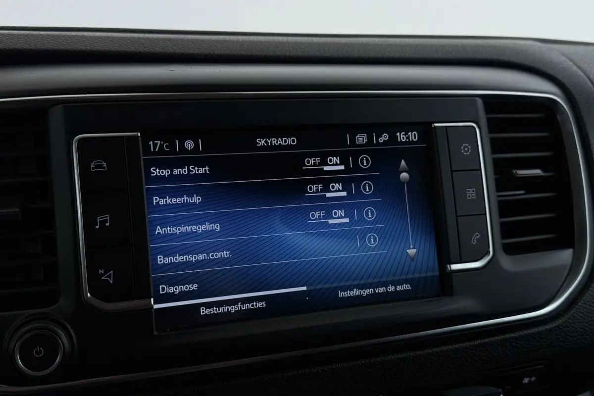 2.0 D-4D Professional | Trekhaak | L3 | Betimmering | Climate Control | Camera | AUTOMAAT |