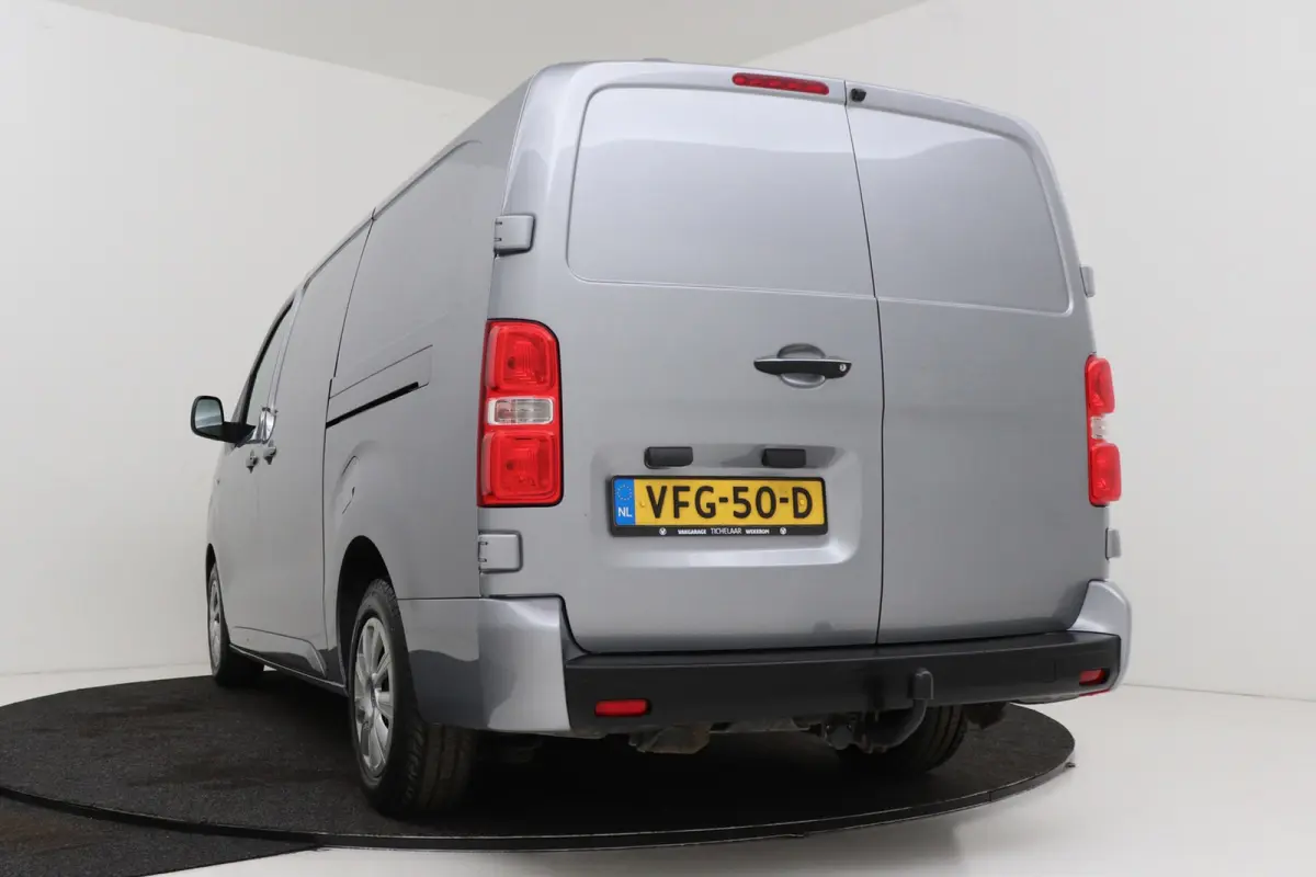 2.0 D-4D Professional | Trekhaak | L3 | Betimmering | Climate Control | Camera | AUTOMAAT |