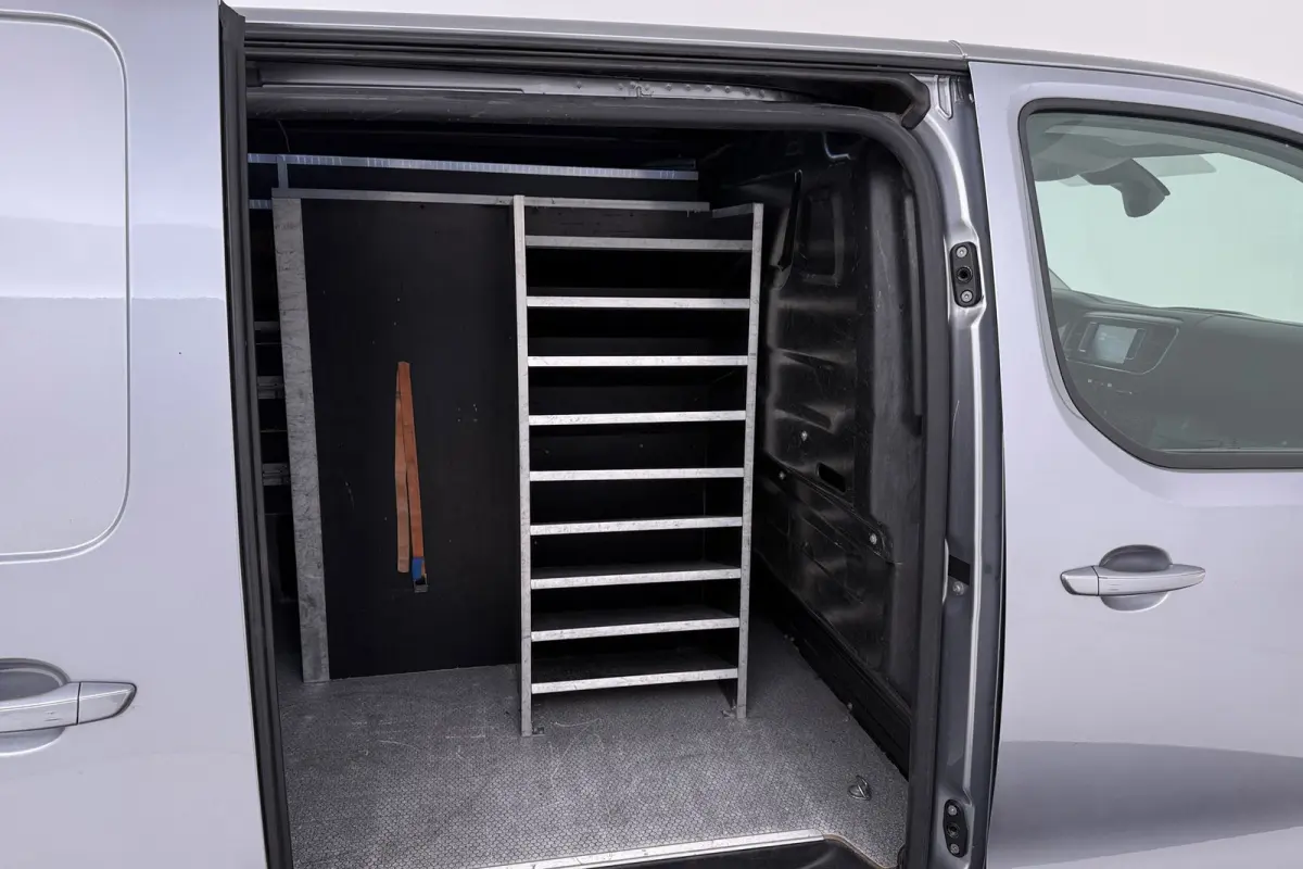 2.0 D-4D Professional | Trekhaak | L3 | Betimmering | Climate Control | Camera | AUTOMAAT |