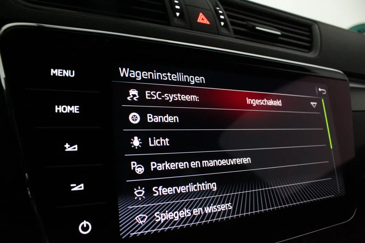 2.0 TDI SportLine > 200pk/Pano.schuif/19 Inch/Stoelverwarming/All-season...