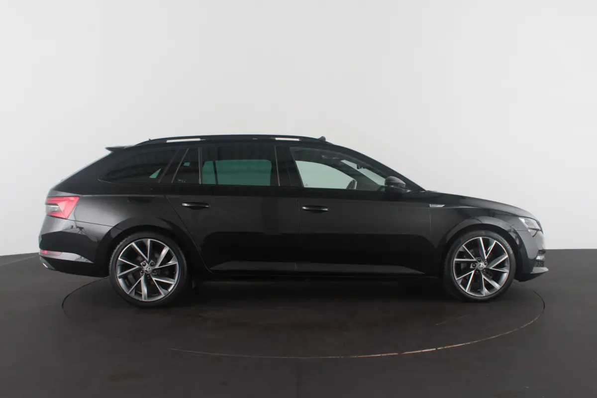 2.0 TDI SportLine > 200pk/Pano.schuif/19 Inch/Stoelverwarming/All-season...