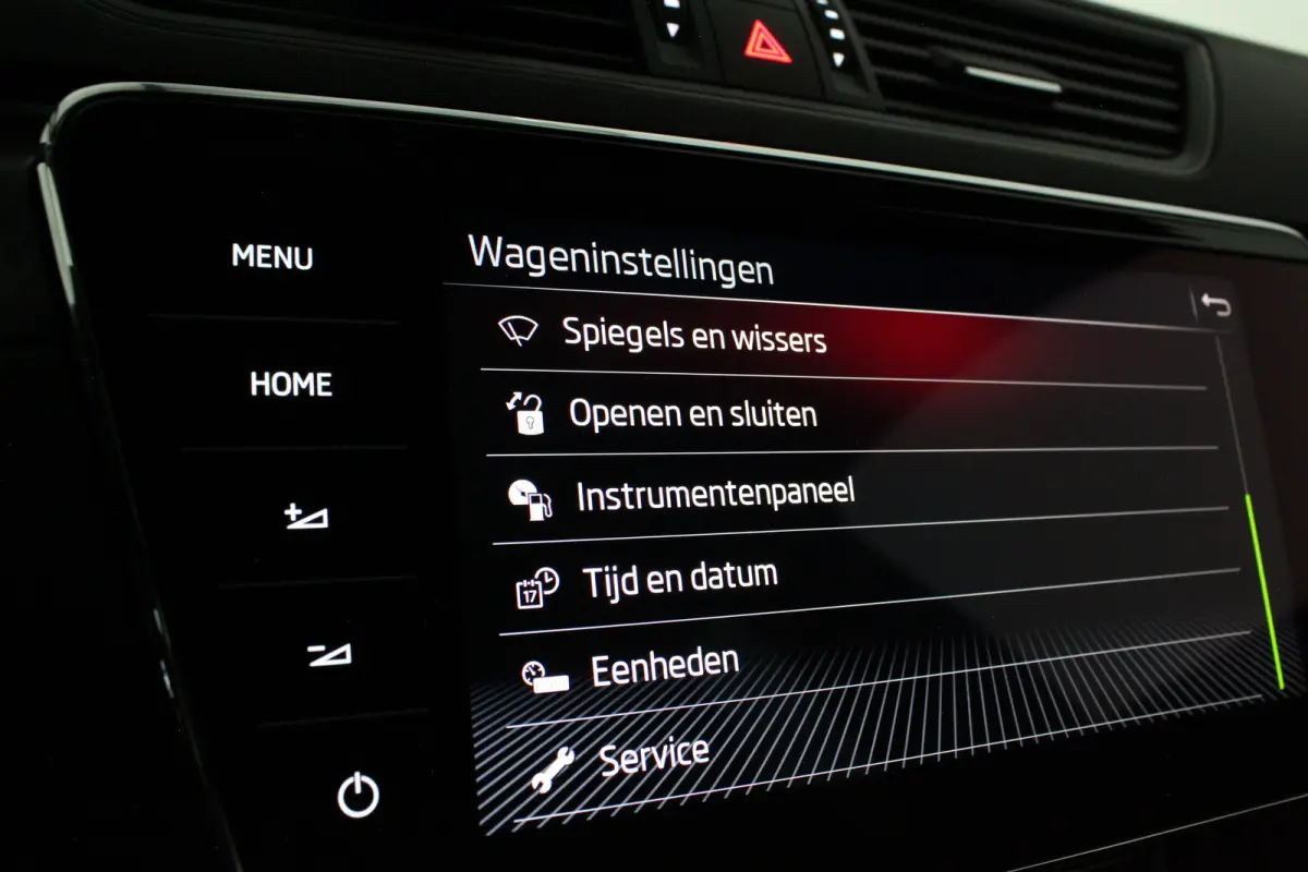 2.0 TDI SportLine > 200pk/Pano.schuif/19 Inch/Stoelverwarming/All-season...