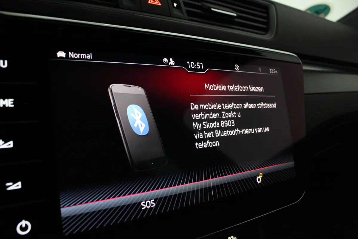 2.0 TDI SportLine > 200pk/Pano.schuif/19 Inch/Stoelverwarming/All-season...