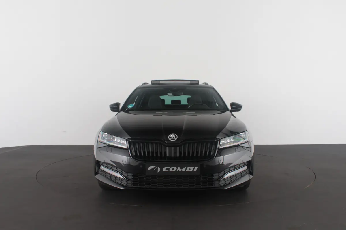 2.0 TDI SportLine > 200pk/Pano.schuif/19 Inch/Stoelverwarming/All-season...
