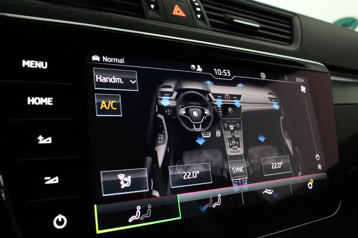 2.0 TDI SportLine > 200pk/Pano.schuif/19 Inch/Stoelverwarming/All-season...
