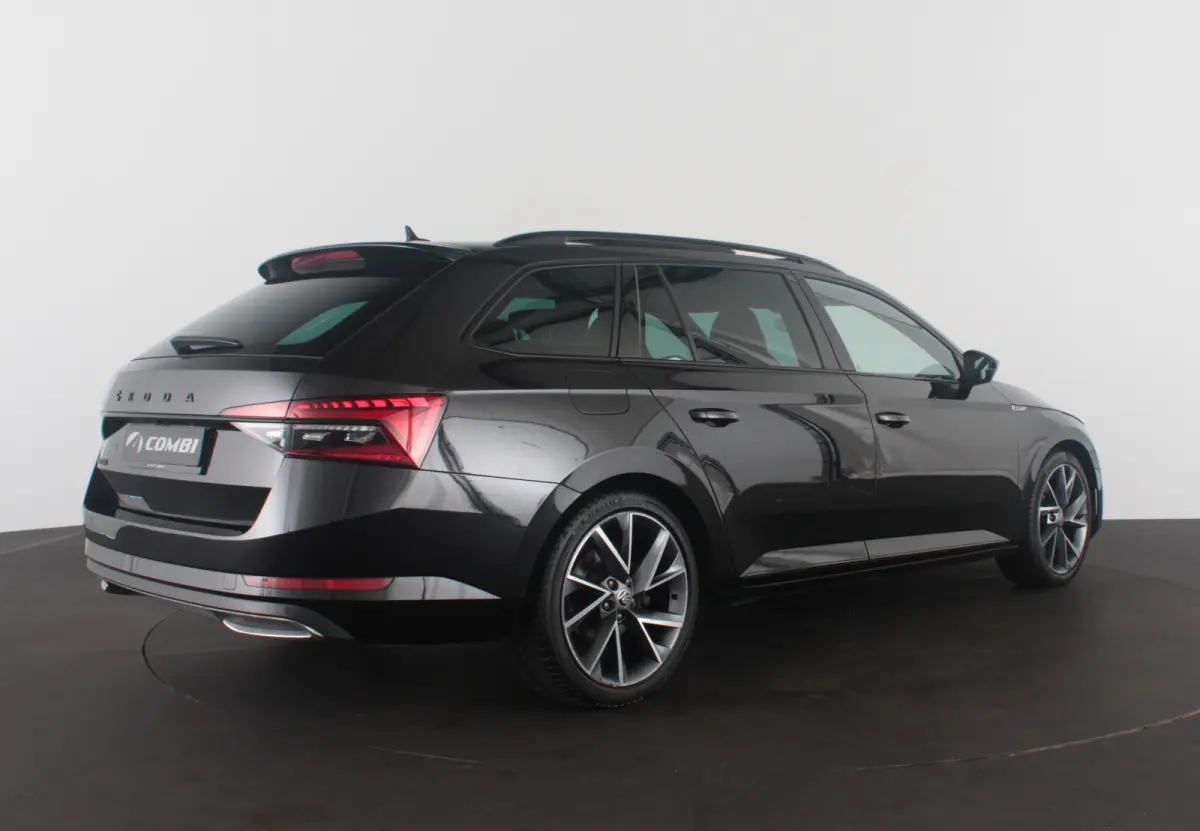 2.0 TDI SportLine > 200pk/Pano.schuif/19 Inch/Stoelverwarming/All-season...