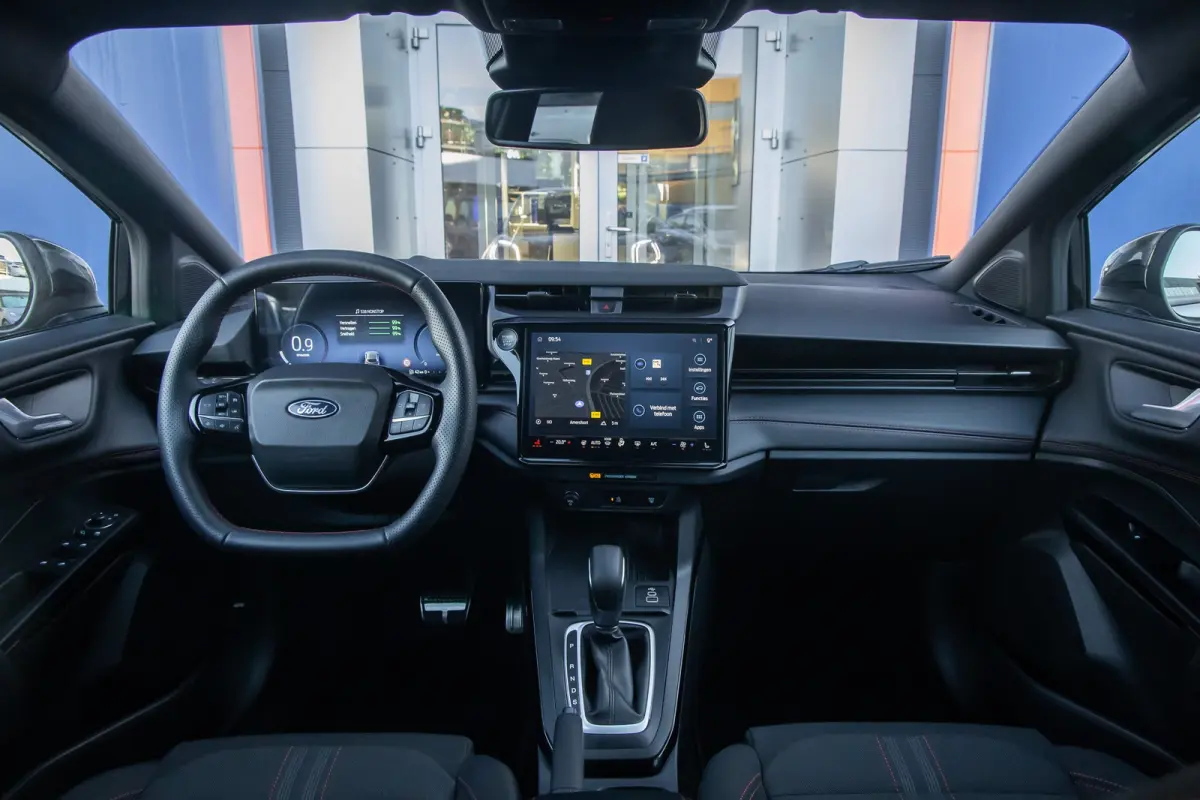 1.0 EcoBoost ST-Line | Stoel/stuur/voorruit verwarming | Camera | Apple Carplay/Android Auto | Elektrisch bedienbare achterklep | Digitaal dashboard | | Achteruitrijcamera | Apple Carplay/An