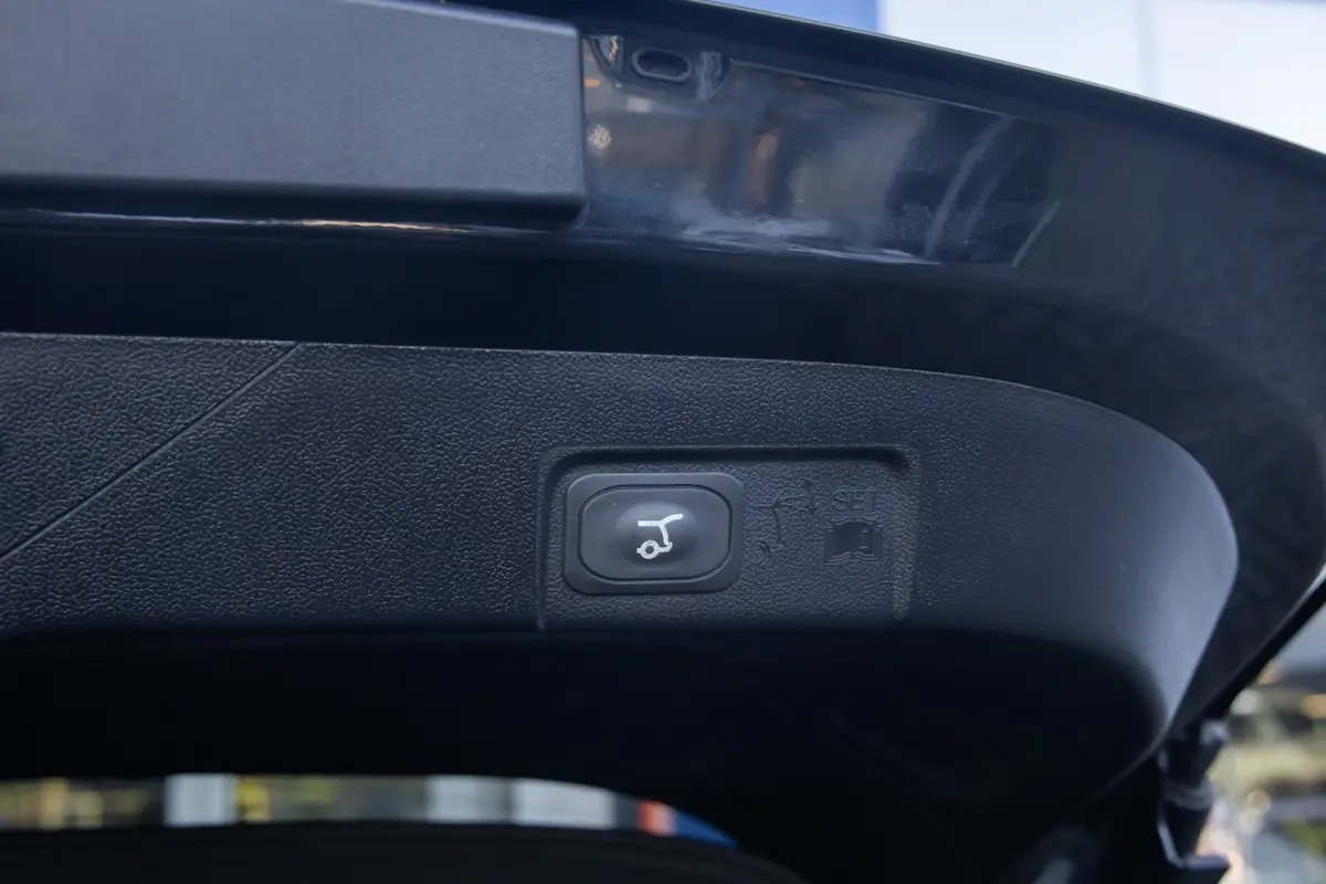 1.0 EcoBoost ST-Line | Stoel/stuur/voorruit verwarming | Camera | Apple Carplay/Android Auto | Elektrisch bedienbare achterklep | Digitaal dashboard | | Achteruitrijcamera | Apple Carplay/An
