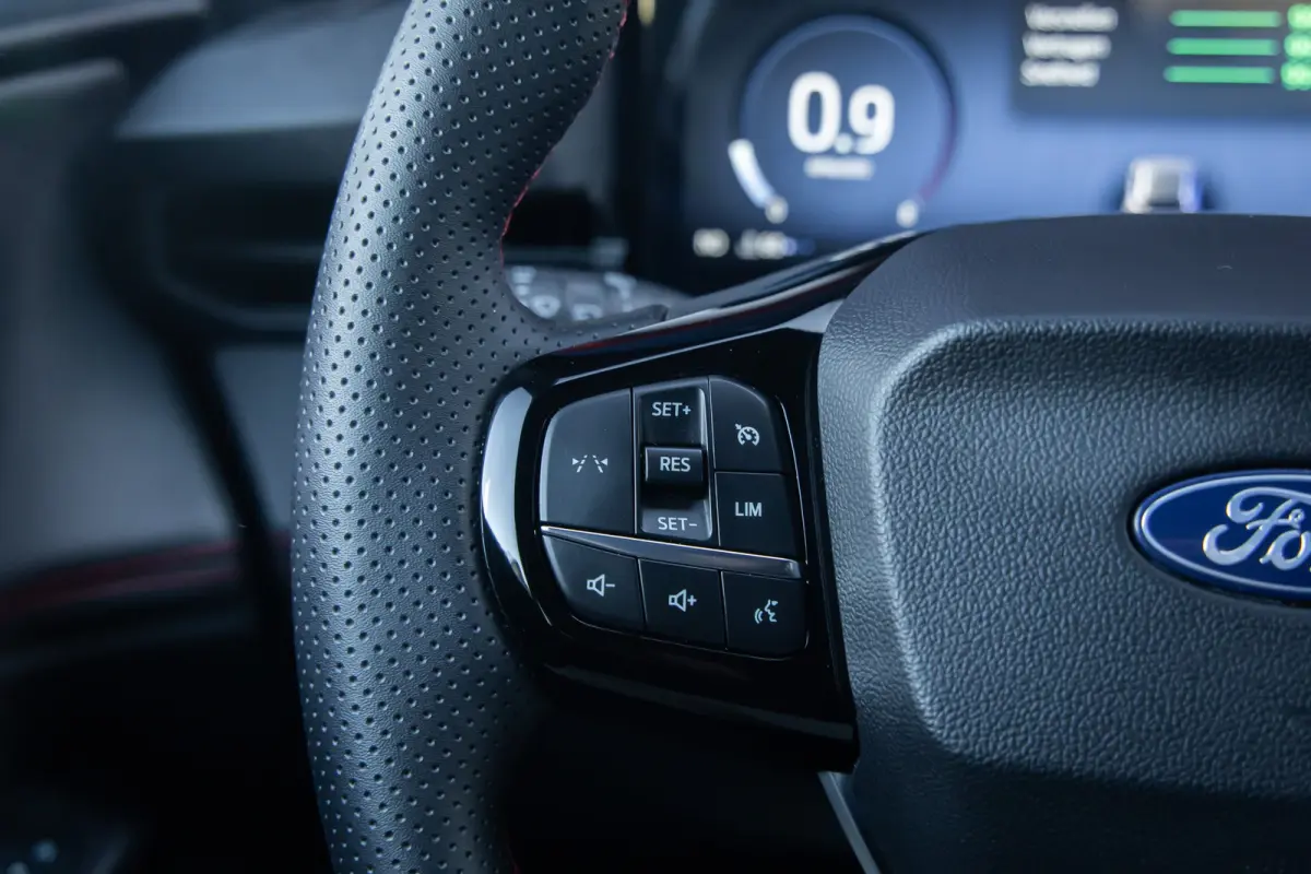 1.0 EcoBoost ST-Line | Stoel/stuur/voorruit verwarming | Camera | Apple Carplay/Android Auto | Elektrisch bedienbare achterklep | Digitaal dashboard | | Achteruitrijcamera | Apple Carplay/An