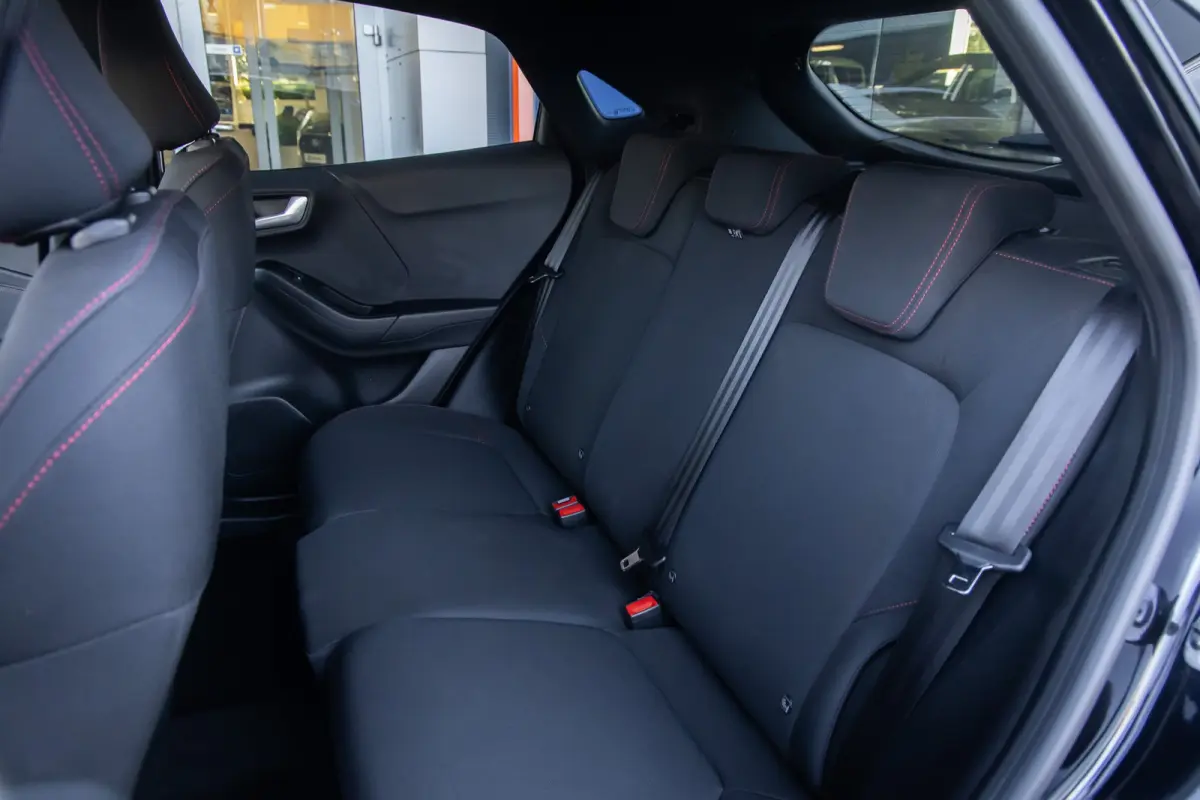 1.0 EcoBoost ST-Line | Stoel/stuur/voorruit verwarming | Camera | Apple Carplay/Android Auto | Elektrisch bedienbare achterklep | Digitaal dashboard | | Achteruitrijcamera | Apple Carplay/An