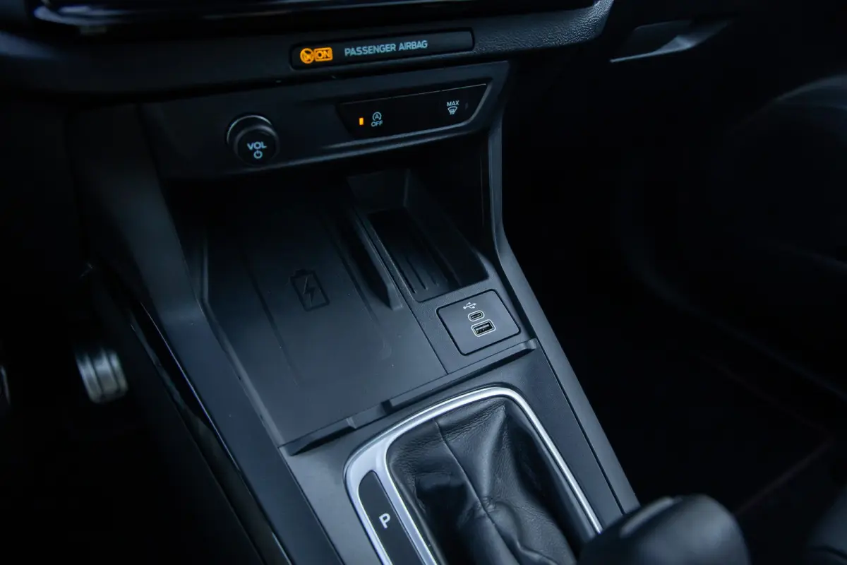1.0 EcoBoost ST-Line | Stoel/stuur/voorruit verwarming | Camera | Apple Carplay/Android Auto | Elektrisch bedienbare achterklep | Digitaal dashboard | | Achteruitrijcamera | Apple Carplay/An