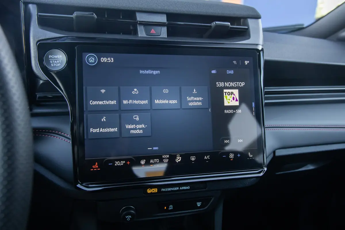 1.0 EcoBoost ST-Line | Stoel/stuur/voorruit verwarming | Camera | Apple Carplay/Android Auto | Elektrisch bedienbare achterklep | Digitaal dashboard | | Achteruitrijcamera | Apple Carplay/An