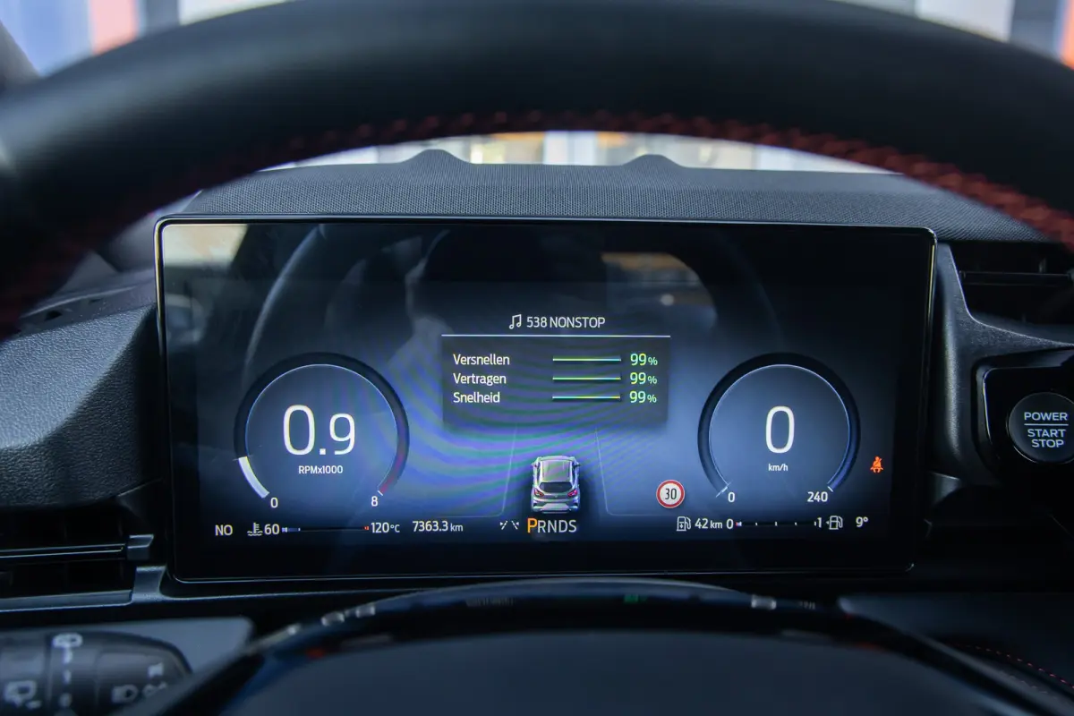 1.0 EcoBoost ST-Line | Stoel/stuur/voorruit verwarming | Camera | Apple Carplay/Android Auto | Elektrisch bedienbare achterklep | Digitaal dashboard | | Achteruitrijcamera | Apple Carplay/An