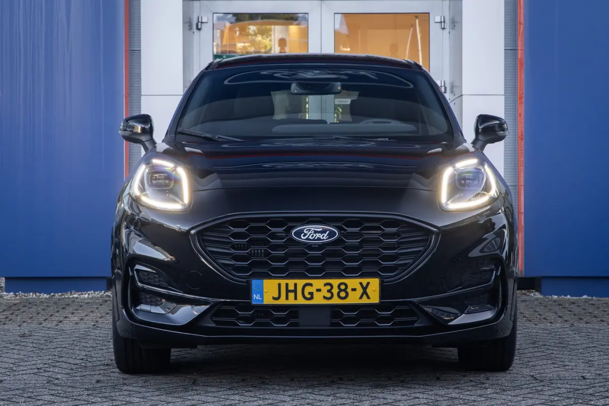 1.0 EcoBoost ST-Line | Stoel/stuur/voorruit verwarming | Camera | Apple Carplay/Android Auto | Elektrisch bedienbare achterklep | Digitaal dashboard | | Achteruitrijcamera | Apple Carplay/An