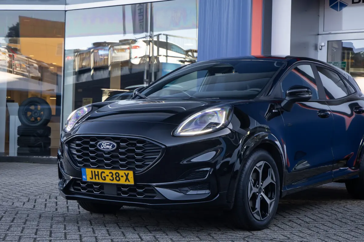 1.0 EcoBoost ST-Line | Stoel/stuur/voorruit verwarming | Camera | Apple Carplay/Android Auto | Elektrisch bedienbare achterklep | Digitaal dashboard | | Achteruitrijcamera | Apple Carplay/An