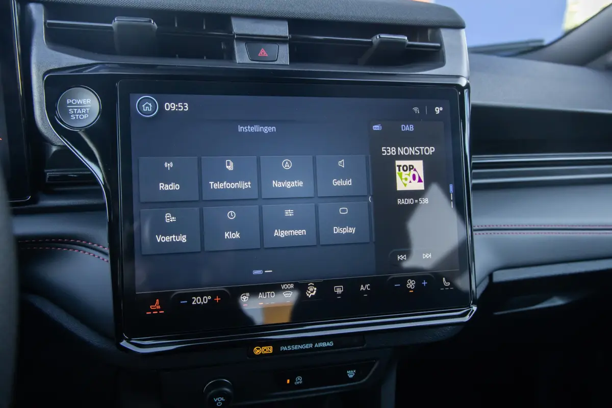 1.0 EcoBoost ST-Line | Stoel/stuur/voorruit verwarming | Camera | Apple Carplay/Android Auto | Elektrisch bedienbare achterklep | Digitaal dashboard | | Achteruitrijcamera | Apple Carplay/An