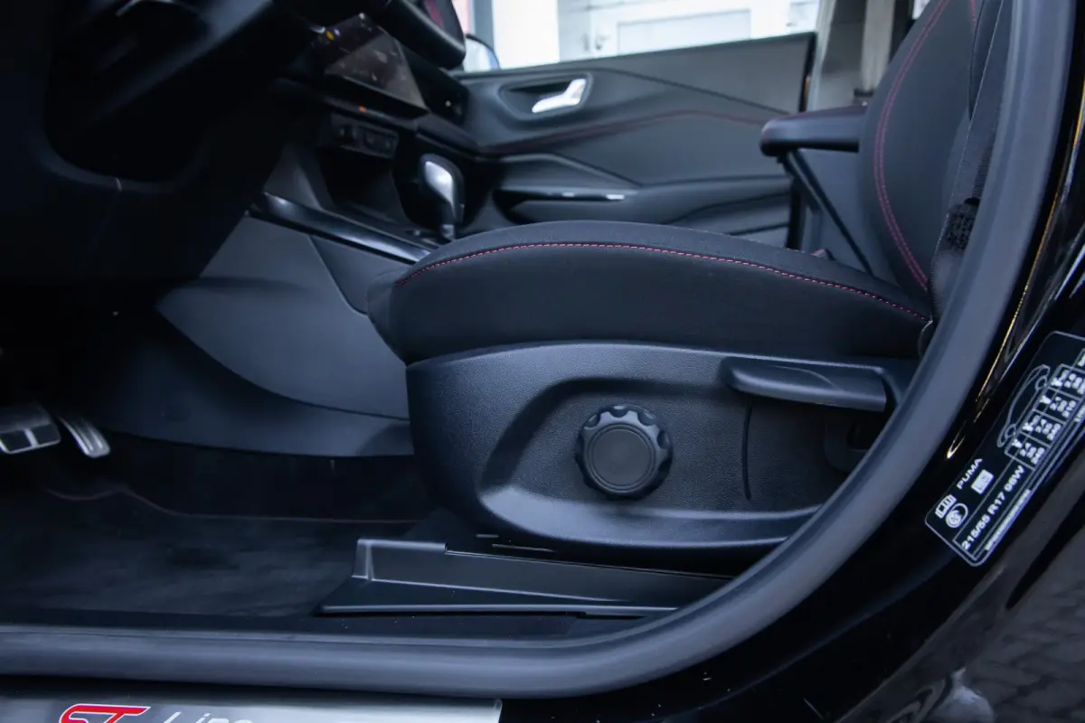 1.0 EcoBoost ST-Line | Stoel/stuur/voorruit verwarming | Camera | Apple Carplay/Android Auto | Elektrisch bedienbare achterklep | Digitaal dashboard | | Achteruitrijcamera | Apple Carplay/An