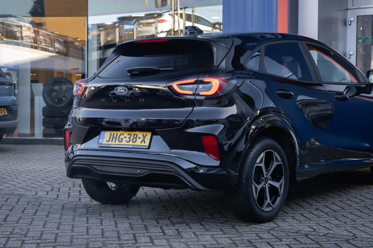 1.0 EcoBoost ST-Line | Stoel/stuur/voorruit verwarming | Camera | Apple Carplay/Android Auto | Elektrisch bedienbare achterklep | Digitaal dashboard | | Achteruitrijcamera | Apple Carplay/An