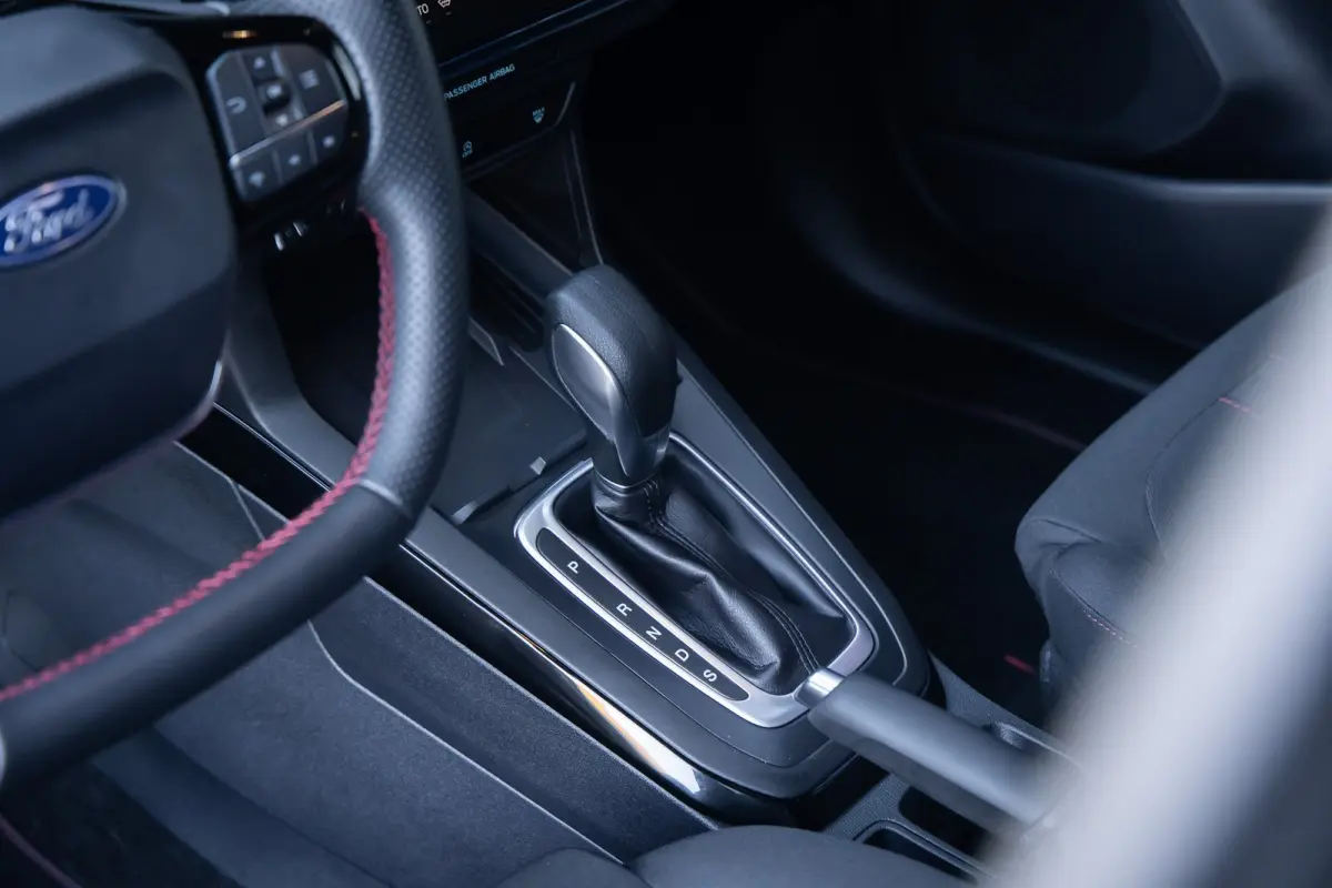 1.0 EcoBoost ST-Line | Stoel/stuur/voorruit verwarming | Camera | Apple Carplay/Android Auto | Elektrisch bedienbare achterklep | Digitaal dashboard | | Achteruitrijcamera | Apple Carplay/An