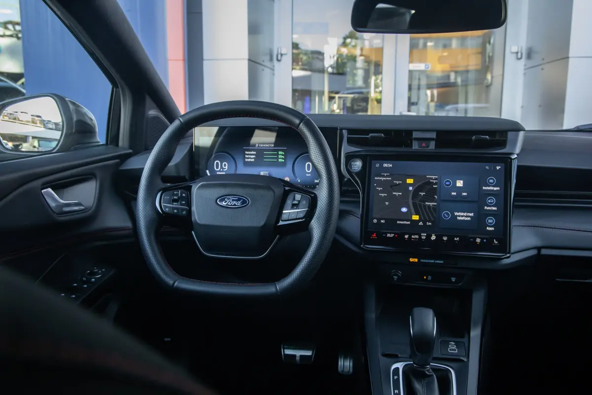 1.0 EcoBoost ST-Line | Stoel/stuur/voorruit verwarming | Camera | Apple Carplay/Android Auto | Elektrisch bedienbare achterklep | Digitaal dashboard | | Achteruitrijcamera | Apple Carplay/An