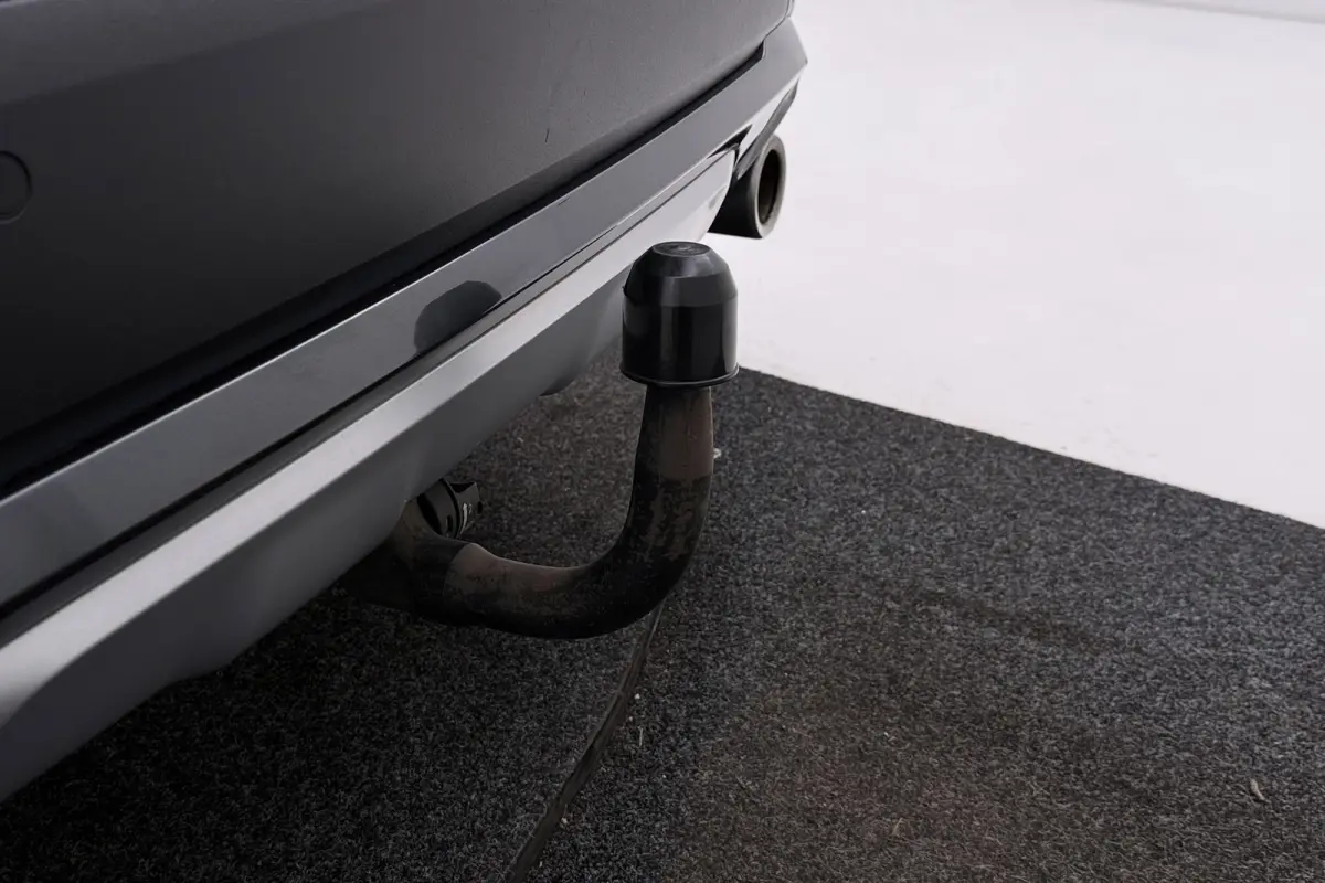 SDrive20i VDL Nedcar Edition | Trekhaak | Org NL | Facelift | Head-Up | Camera | LED | Navigatie |
