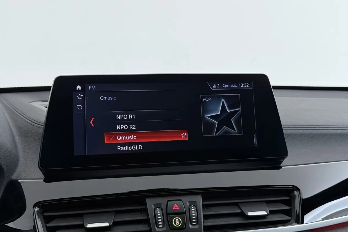 SDrive20i VDL Nedcar Edition | Trekhaak | Org NL | Facelift | Head-Up | Camera | LED | Navigatie |