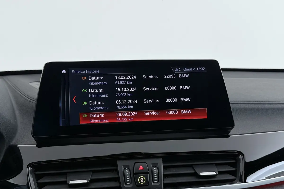 SDrive20i VDL Nedcar Edition | Trekhaak | Org NL | Facelift | Head-Up | Camera | LED | Navigatie |