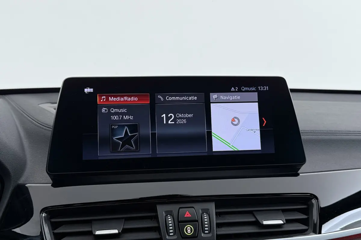SDrive20i VDL Nedcar Edition | Trekhaak | Org NL | Facelift | Head-Up | Camera | LED | Navigatie |