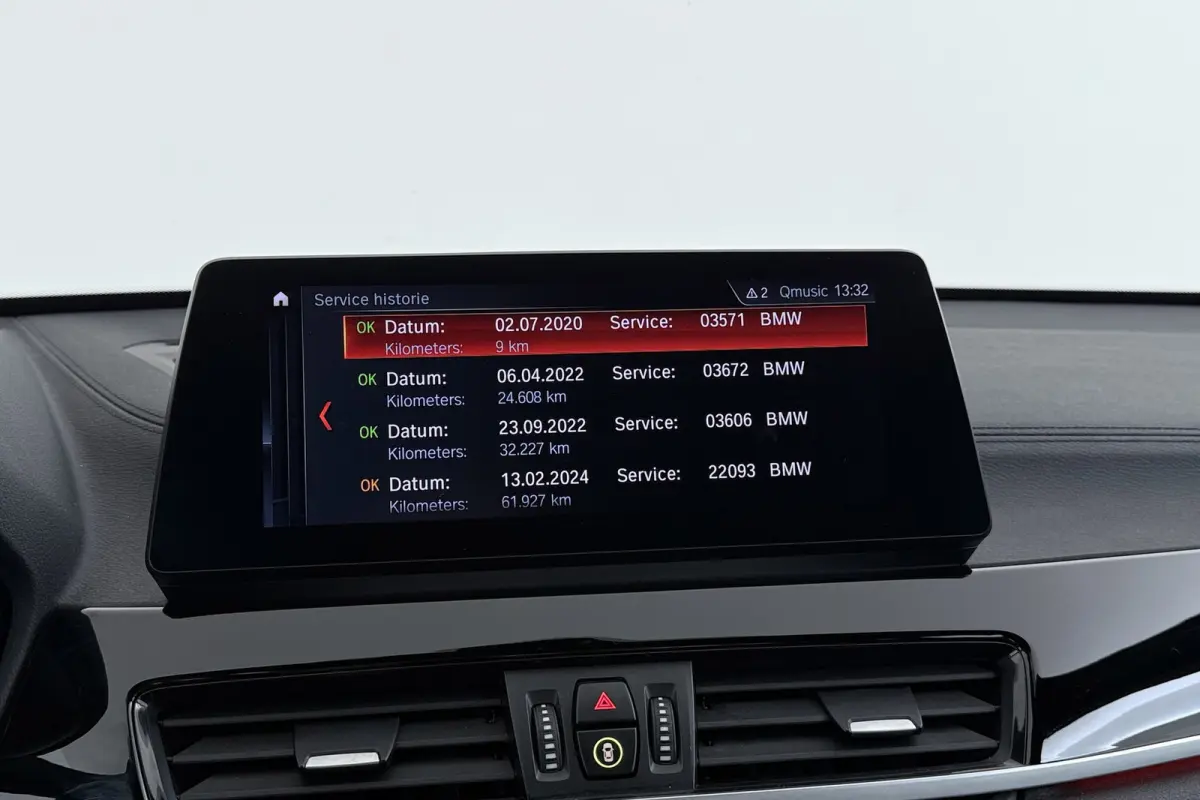 SDrive20i VDL Nedcar Edition | Trekhaak | Org NL | Facelift | Head-Up | Camera | LED | Navigatie |