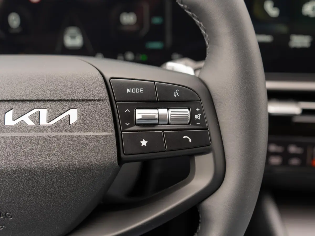 1.6 T-GDi Plug-in Hybrid DynamicPlusLine | Actieprijs* | Op Voorraad | Schuif-/Kanteldak | Stoel en Stuurverwarming | Navi. | Clima. | Adapt. Cruise. | Dodehoekassitentie