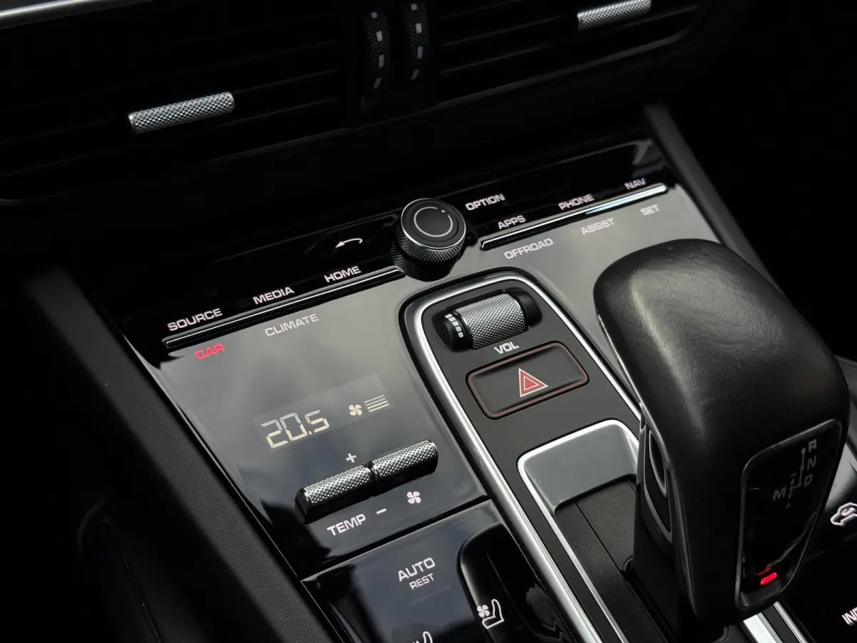3.0 E-Hybrid Pano|Chrono|360 Camera|Bose|Leder|Navi|Trekhaak|Dealer Onderhouden|2e Eigenaar|APK tot 01-2028