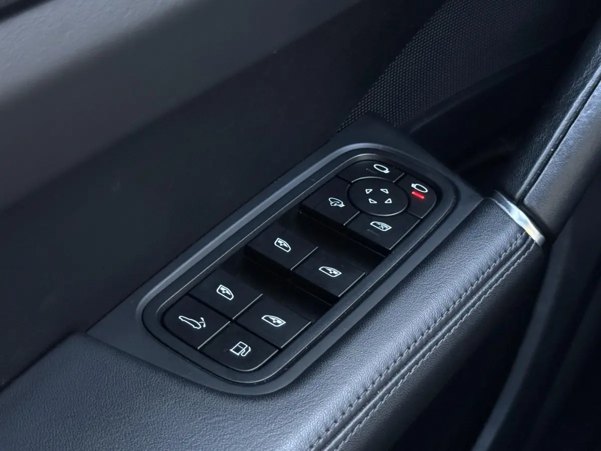 3.0 E-Hybrid Pano|Chrono|360 Camera|Bose|Leder|Navi|Trekhaak|Dealer Onderhouden|2e Eigenaar|APK tot 01-2028