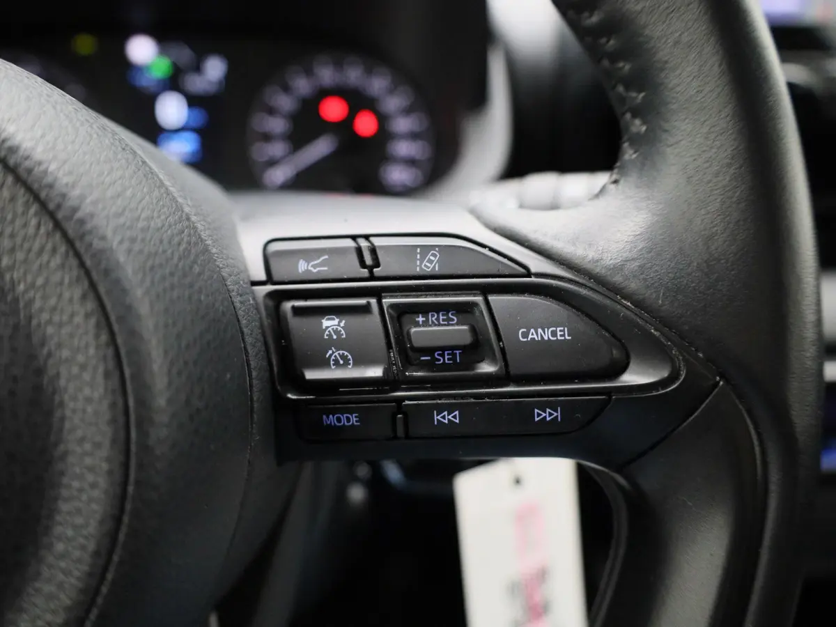 1.5 Hybrid Active | NAVIGATIE | BLUETOOTH | ACHTERUITRIJCAMERA | APPLE CARPLAY | CLIMATE CONTROL | 5-DEURS | AIRCO | MULTIFUNCTIONEEL STUURWIEL |