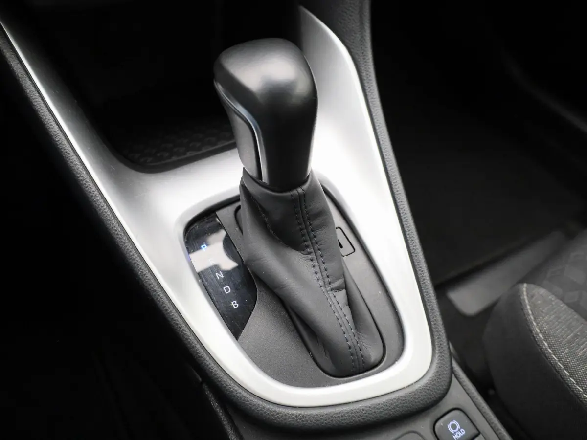 1.5 Hybrid Active | NAVIGATIE | BLUETOOTH | ACHTERUITRIJCAMERA | APPLE CARPLAY | CLIMATE CONTROL | 5-DEURS | AIRCO | MULTIFUNCTIONEEL STUURWIEL |