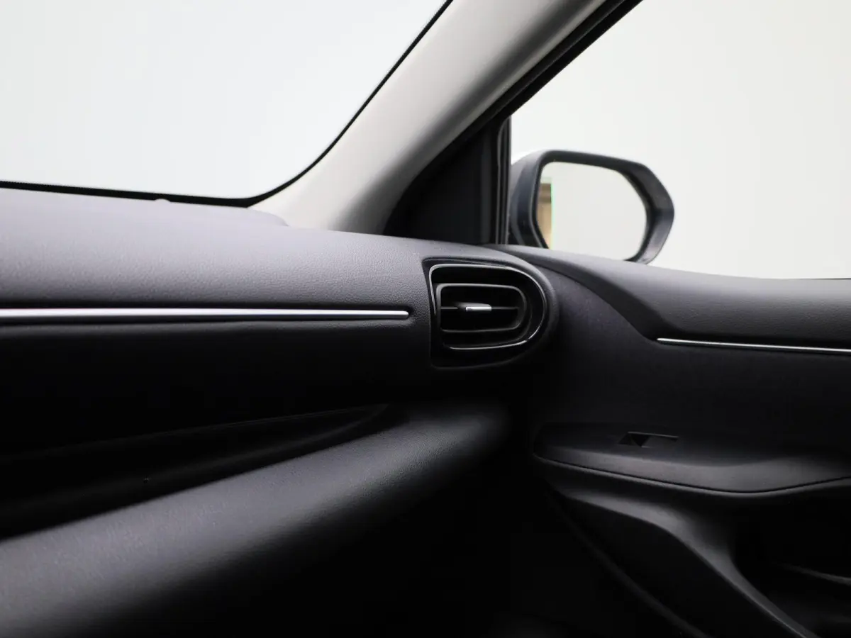 1.5 Hybrid Active | NAVIGATIE | BLUETOOTH | ACHTERUITRIJCAMERA | APPLE CARPLAY | CLIMATE CONTROL | 5-DEURS | AIRCO | MULTIFUNCTIONEEL STUURWIEL |