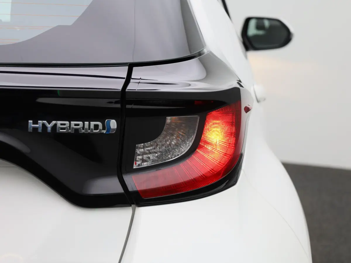 1.5 Hybrid Active | NAVIGATIE | BLUETOOTH | ACHTERUITRIJCAMERA | APPLE CARPLAY | CLIMATE CONTROL | 5-DEURS | AIRCO | MULTIFUNCTIONEEL STUURWIEL |