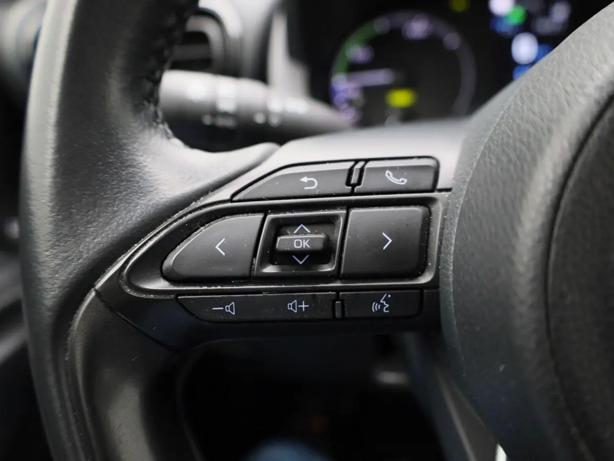 1.5 Hybrid Active | NAVIGATIE | BLUETOOTH | ACHTERUITRIJCAMERA | APPLE CARPLAY | CLIMATE CONTROL | 5-DEURS | AIRCO | MULTIFUNCTIONEEL STUURWIEL |