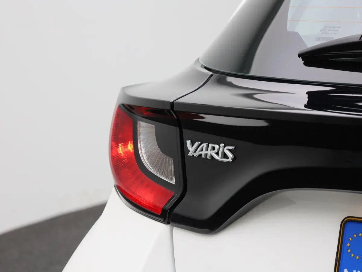 1.5 Hybrid Active | NAVIGATIE | BLUETOOTH | ACHTERUITRIJCAMERA | APPLE CARPLAY | CLIMATE CONTROL | 5-DEURS | AIRCO | MULTIFUNCTIONEEL STUURWIEL |