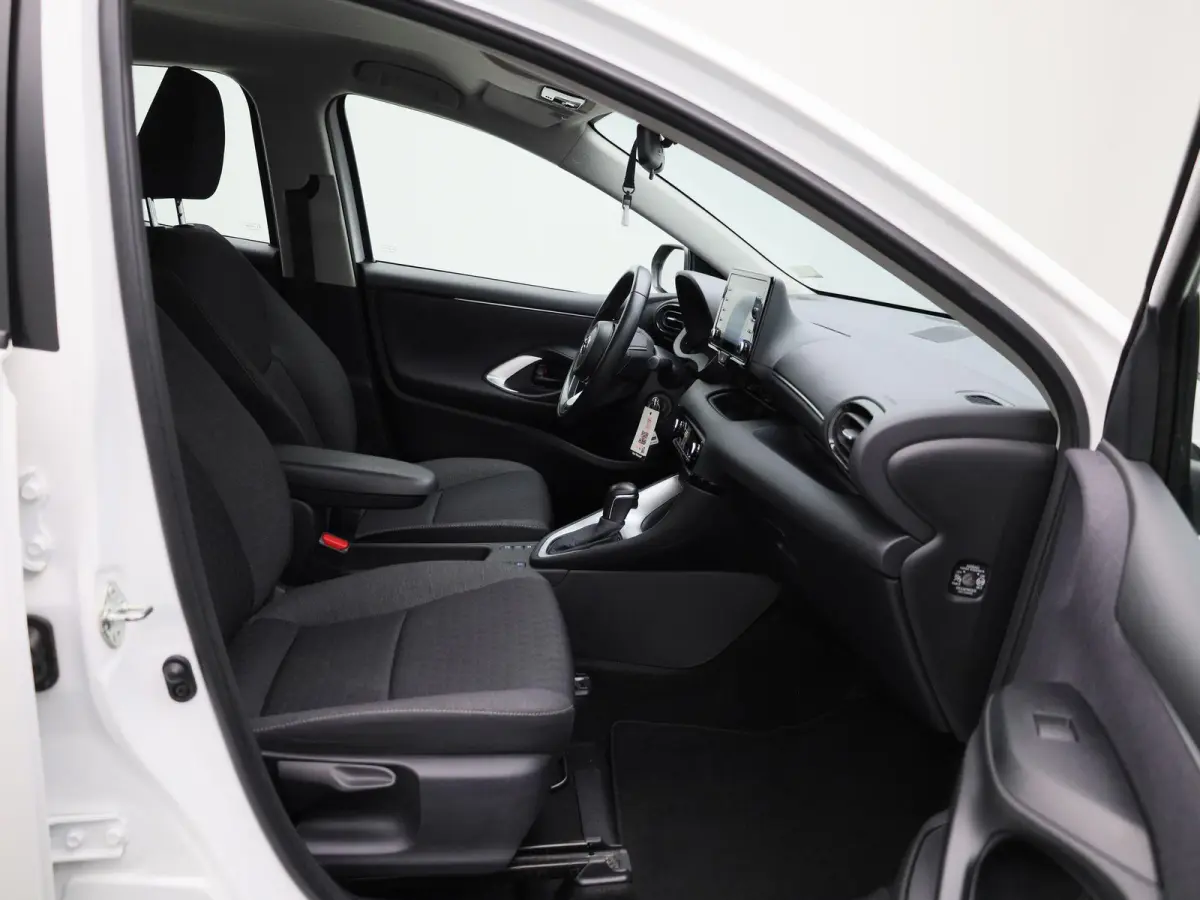 1.5 Hybrid Active | NAVIGATIE | BLUETOOTH | ACHTERUITRIJCAMERA | APPLE CARPLAY | CLIMATE CONTROL | 5-DEURS | AIRCO | MULTIFUNCTIONEEL STUURWIEL |