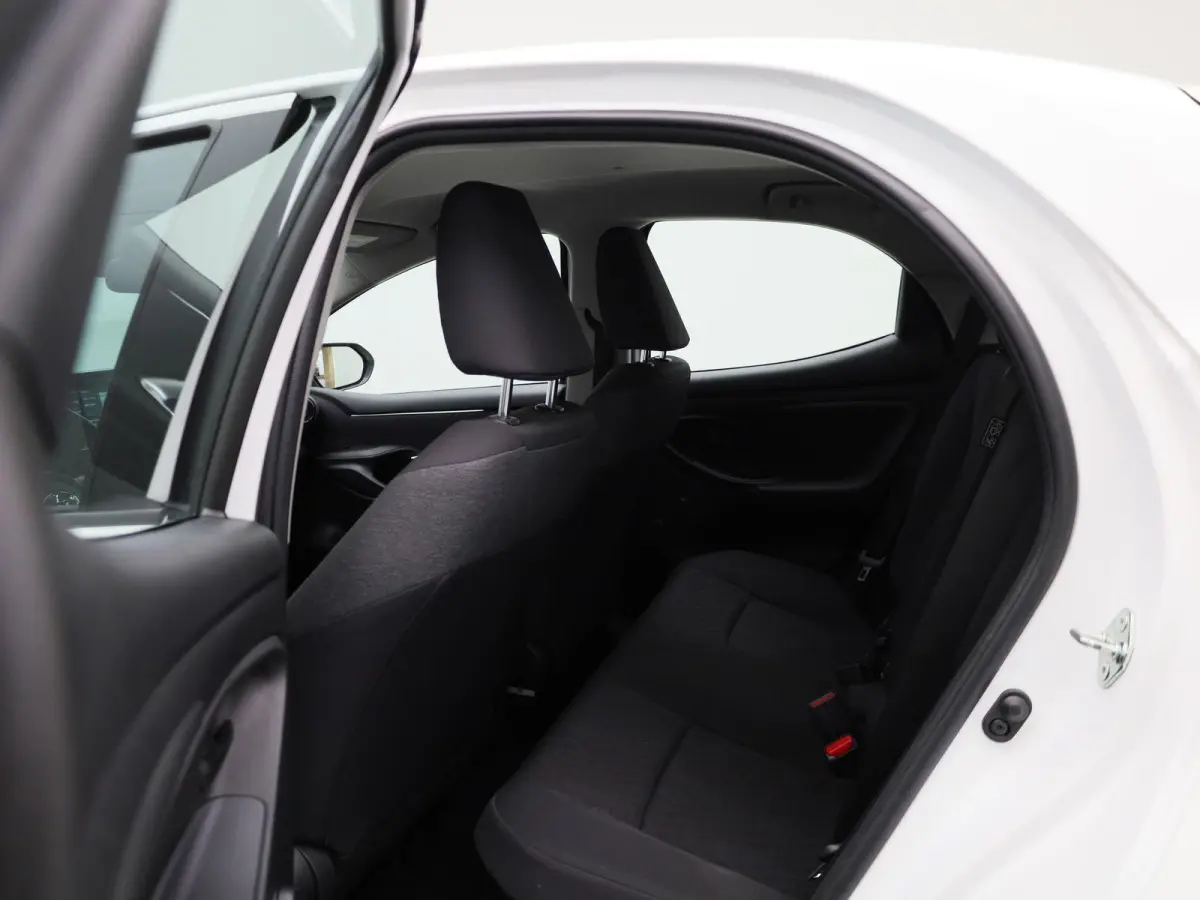 1.5 Hybrid Active | NAVIGATIE | BLUETOOTH | ACHTERUITRIJCAMERA | APPLE CARPLAY | CLIMATE CONTROL | 5-DEURS | AIRCO | MULTIFUNCTIONEEL STUURWIEL |