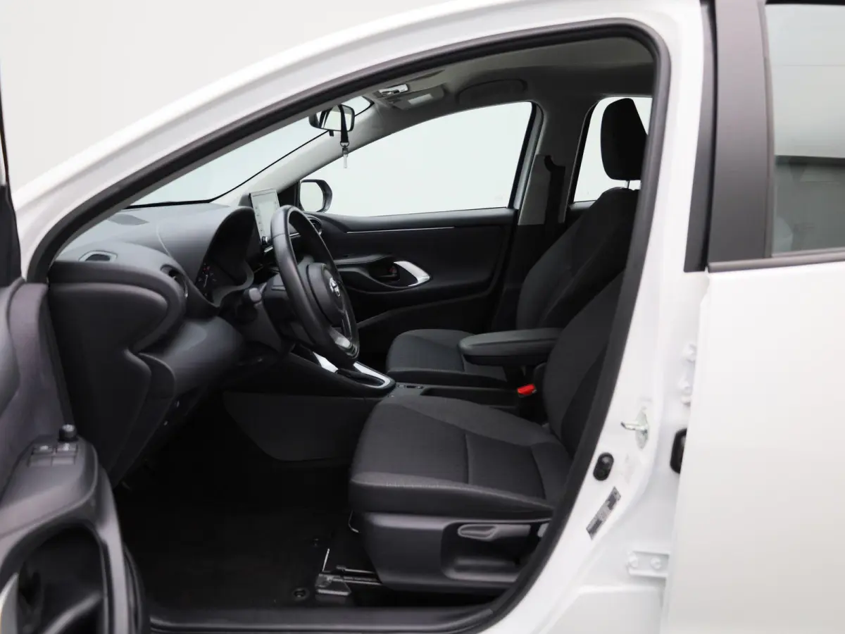 1.5 Hybrid Active | NAVIGATIE | BLUETOOTH | ACHTERUITRIJCAMERA | APPLE CARPLAY | CLIMATE CONTROL | 5-DEURS | AIRCO | MULTIFUNCTIONEEL STUURWIEL |