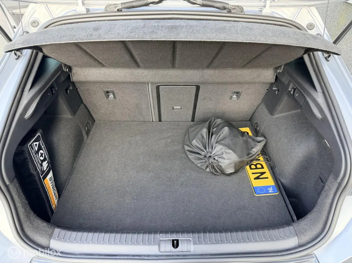 1.4 e-Hybrid Business 1e Eigenaar NIEUWSTAAT!