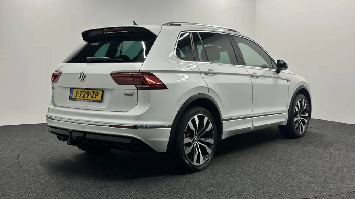 2.0 TSI 4Motion Highline R-Line|Adaptieve Cruise|Virtual Cockpit|360 Camera|Trekhaak|