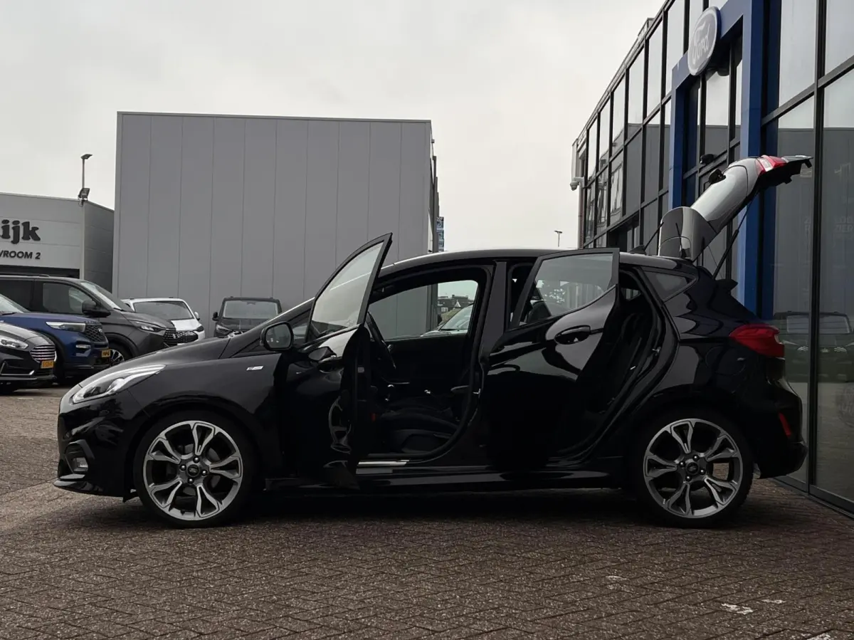 1.0 EcoBoost ST-Line 125PK Winterpack Cruise Navi Parkeersensoren Achter Climate Full-LED 17'' Velgen Privacy Glass *Sportief*