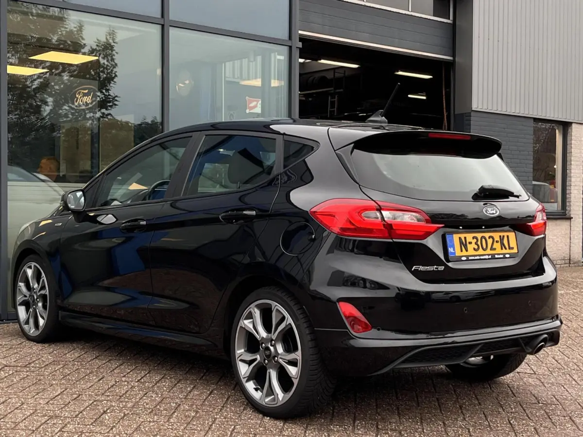 1.0 EcoBoost ST-Line 125PK Winterpack Cruise Navi Parkeersensoren Achter Climate Full-LED 17'' Velgen Privacy Glass *Sportief*