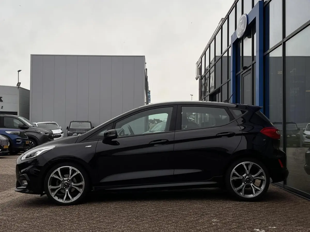 1.0 EcoBoost ST-Line 125PK Winterpack Cruise Navi Parkeersensoren Achter Climate Full-LED 17'' Velgen Privacy Glass *Sportief*