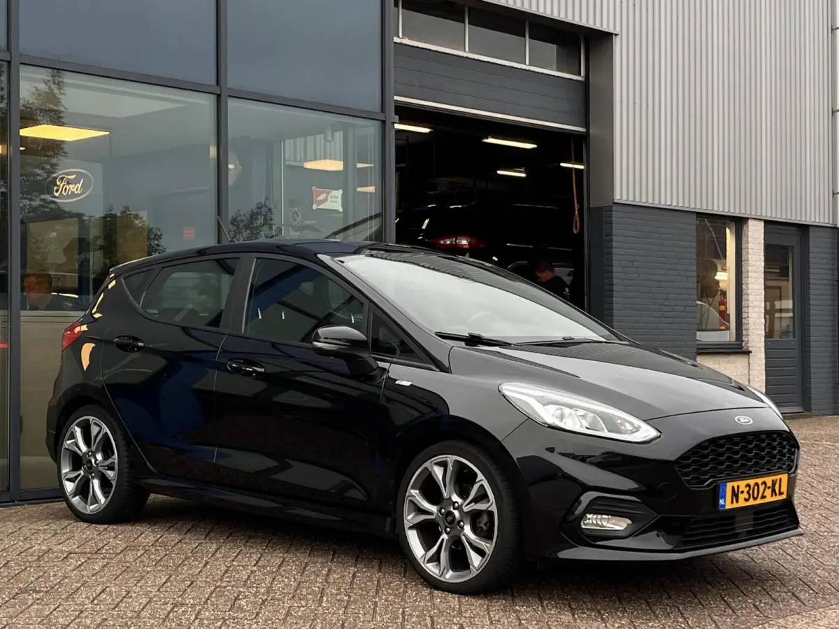 1.0 EcoBoost ST-Line 125PK Winterpack Cruise Navi Parkeersensoren Achter Climate Full-LED 17'' Velgen Privacy Glass *Sportief*
