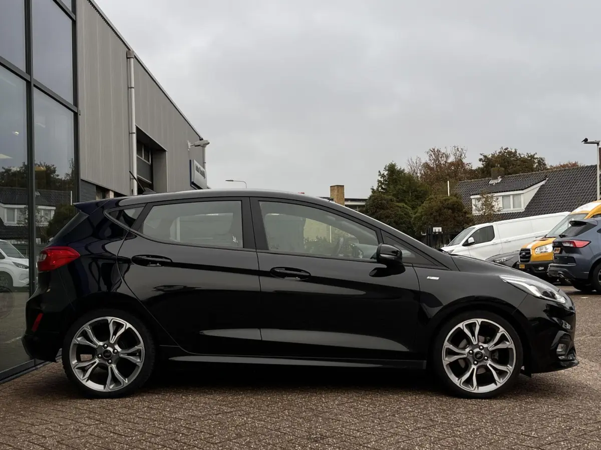1.0 EcoBoost ST-Line 125PK Winterpack Cruise Navi Parkeersensoren Achter Climate Full-LED 17'' Velgen Privacy Glass *Sportief*